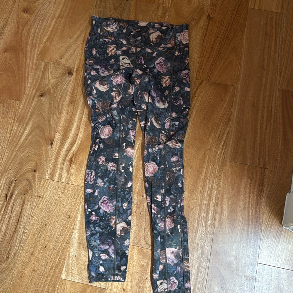 Lululemon leggings size 6